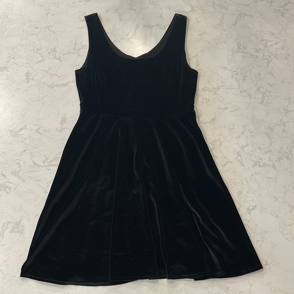 Modcloth Fervour Zesty Festivities Velvet Dress in Onyx Large Sleeveless Pockets - Picture 15 of 16